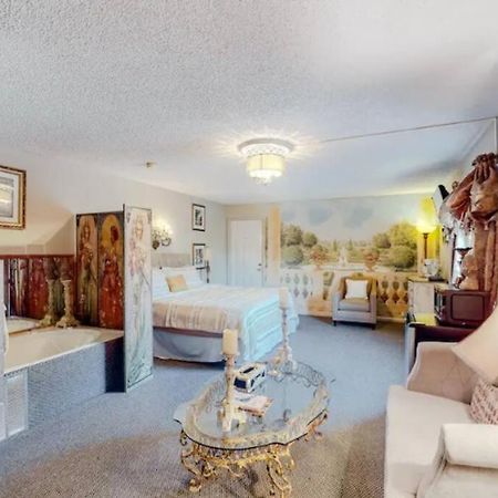 Jacuzzi Suite 206 At Tradewinds Eureka Springs Bagian luar foto