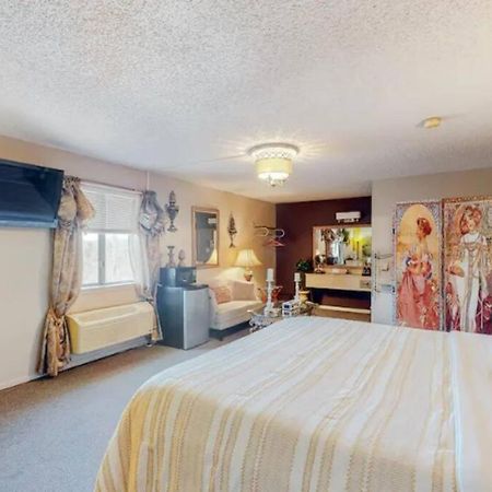Jacuzzi Suite 206 At Tradewinds Eureka Springs Bagian luar foto