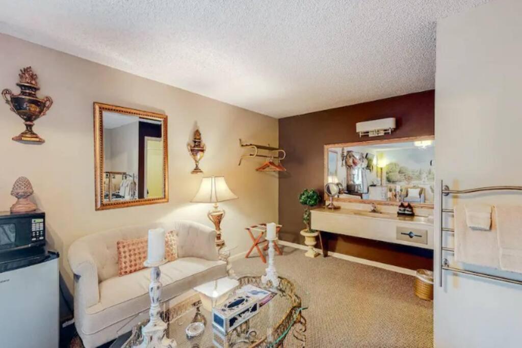 Jacuzzi Suite 206 At Tradewinds Eureka Springs Bagian luar foto