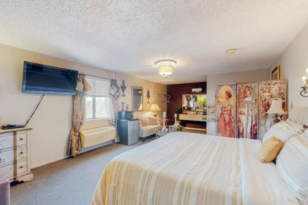 Jacuzzi Suite 206 At Tradewinds Eureka Springs Bagian luar foto