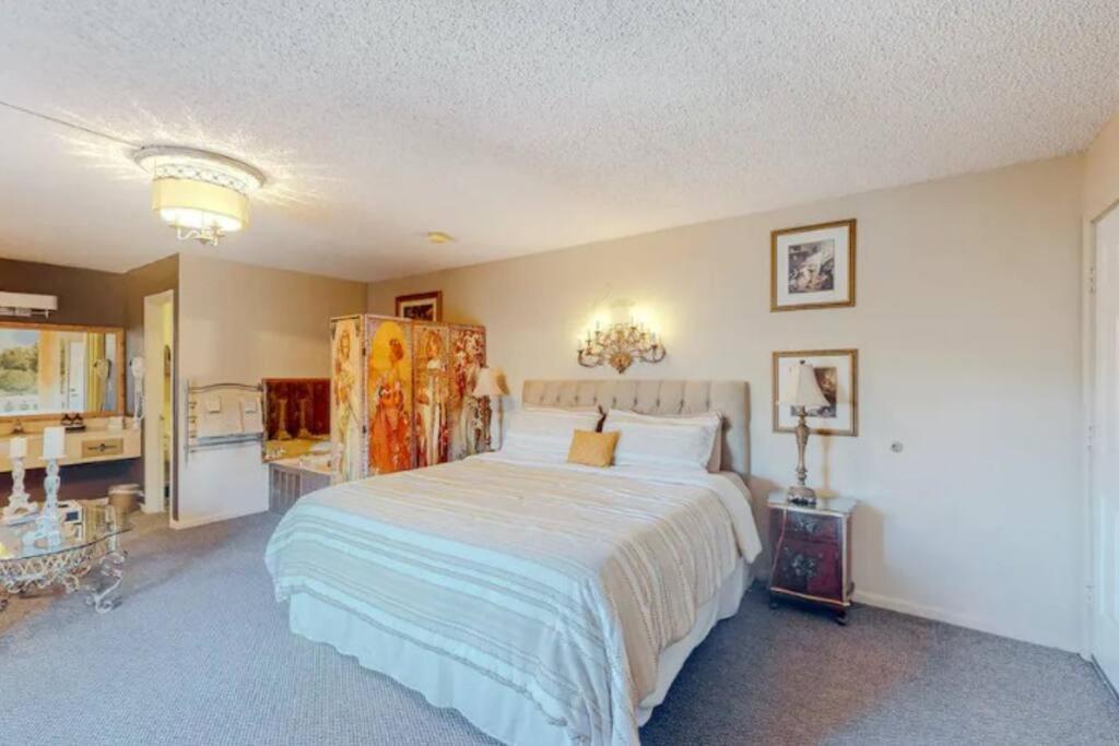 Jacuzzi Suite 206 At Tradewinds Eureka Springs Bagian luar foto